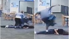 بالفيديو/ طالب يهاجم معلمته بالضرب والركلات حتى فقدت الوعي بحجة مصادرتها لعبة &quot;نينتندو سويتش&quot; الخاصة به أثناء الدرس!