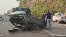 حادث مأساوي.. مقتل شاب وإصابة شقيقه بإنقلاب سيارة على اوتوستراد الصفرا