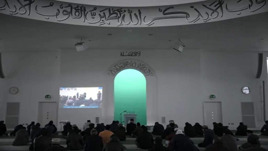 تدشين أكبر مسجد في لندن بعد انتهاء إصلاحات بدأت فيه إثر حريق عام 2015