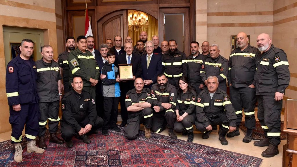 الرئيس بري:  البلد بحاجة إلى الروحية والمناقبية الانسانية التي جسدها ويجسدها المتطوعون في الدفاع المدني لتجاوز وإطفاء الحرائق المذهبية والطائفية المقيتة