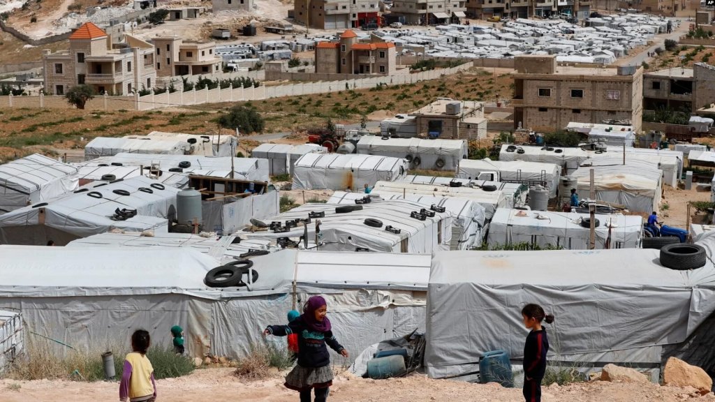 الشرق الأوسط: آلاف الأطفال السوريين في لبنان من دون هوية مساعداتهم تثير جدلاً ووزارة الشؤون تعمل على خطة لتسجيلهم