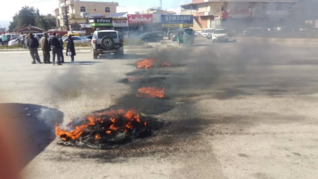 قطع مدخل بعلبك الجنوبي بالإطارات المشتعلة