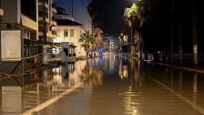 مياه البحر غمرت شوارع مدينة الإسكندرونة التركية في مقاطعة هاتاي!
