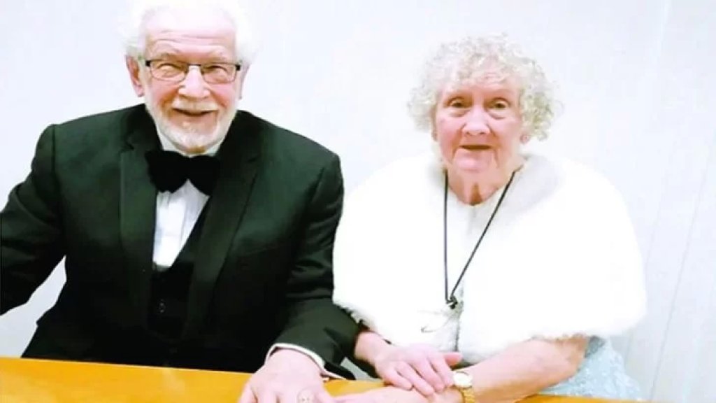 بريطاني يتزوج من حبيبته الأولى بعد 60 عاماً من إلغاء خطوبتهما