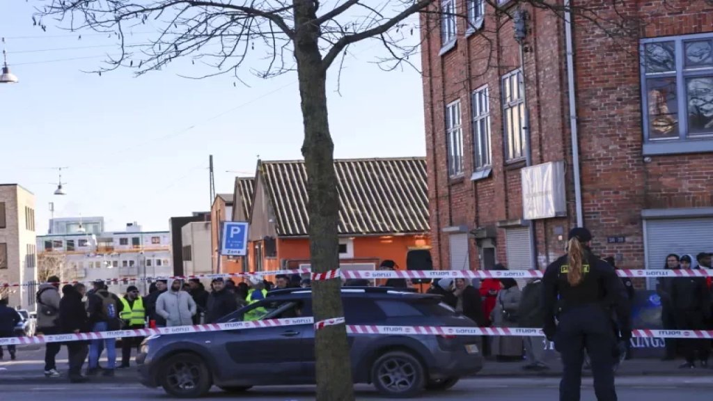 إدانات وردود فعل غاضبة بعدما أحرقت مجموعة متطرفة في الدنمارك نسخة من القرآن الكريم في كوبنهاغن