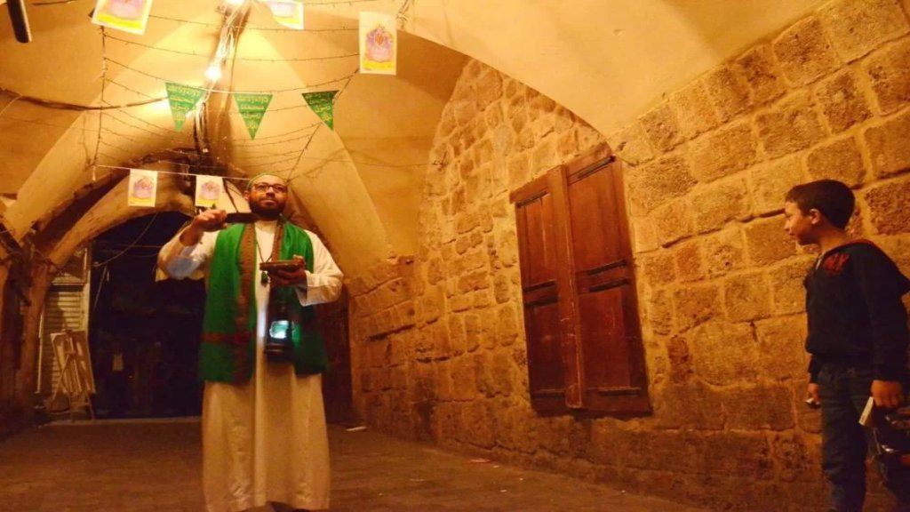 "المسحّراتي" بين الأمس واليوم... مهنة فقدت الكثير من رونقها