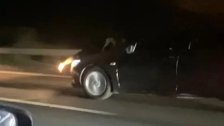 بالفيديو/ أم تتشبث بغطاء محرك سيارة زوجها السابق لمسافة 40 كلم بعدما خطف إبنها في تركيا