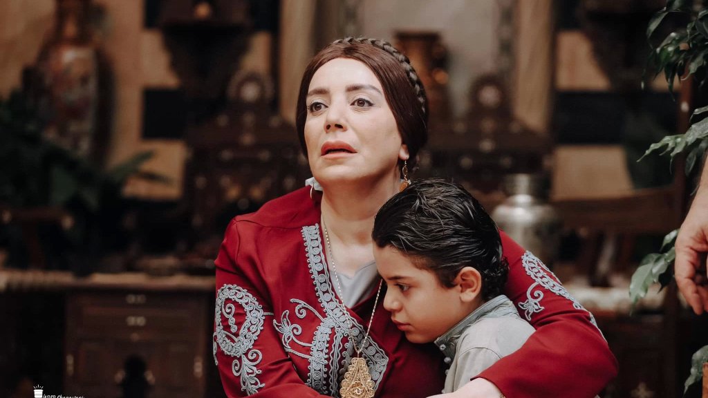 "كيف للتي لم تعرف معنى الأمومة ولم تمارسها في حياتها أن تكون أماً هكذا؟".. شكران مرتجى ترد عن احترافها دور الأم رغم عدم إنجابها: الأمومة قلب وليست رحم!