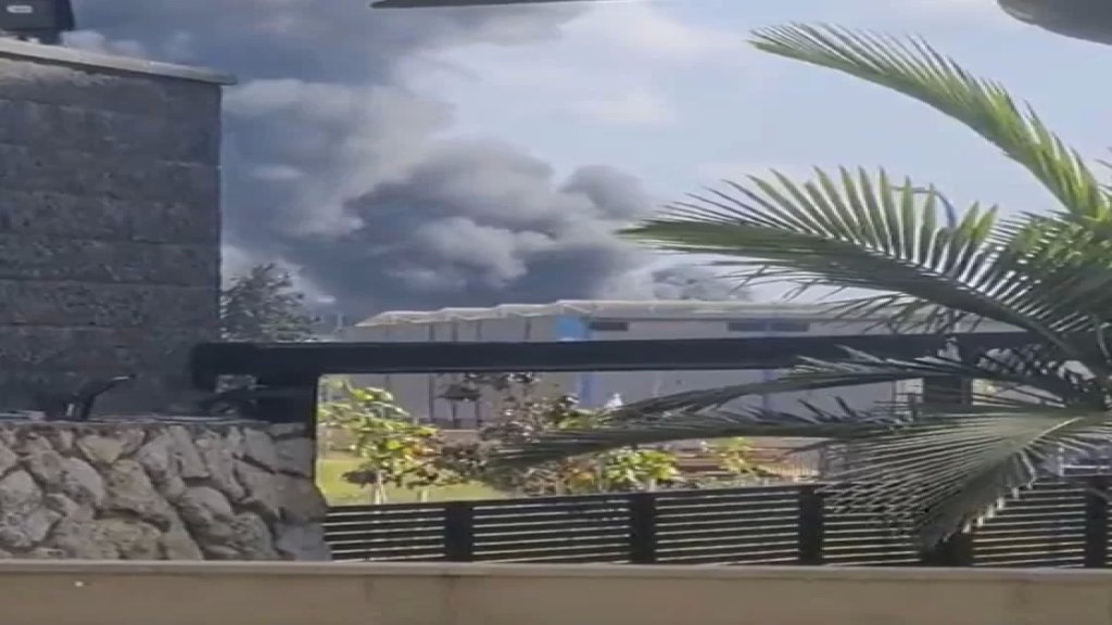 بالفيديو/ اندلاع حريق في إحدى المستوطنات الواقعة على الحدود الشمالية