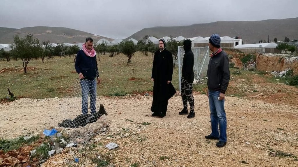 سرقة الباب الحديدي وسياج المدافن ضمن منطقة دورس!