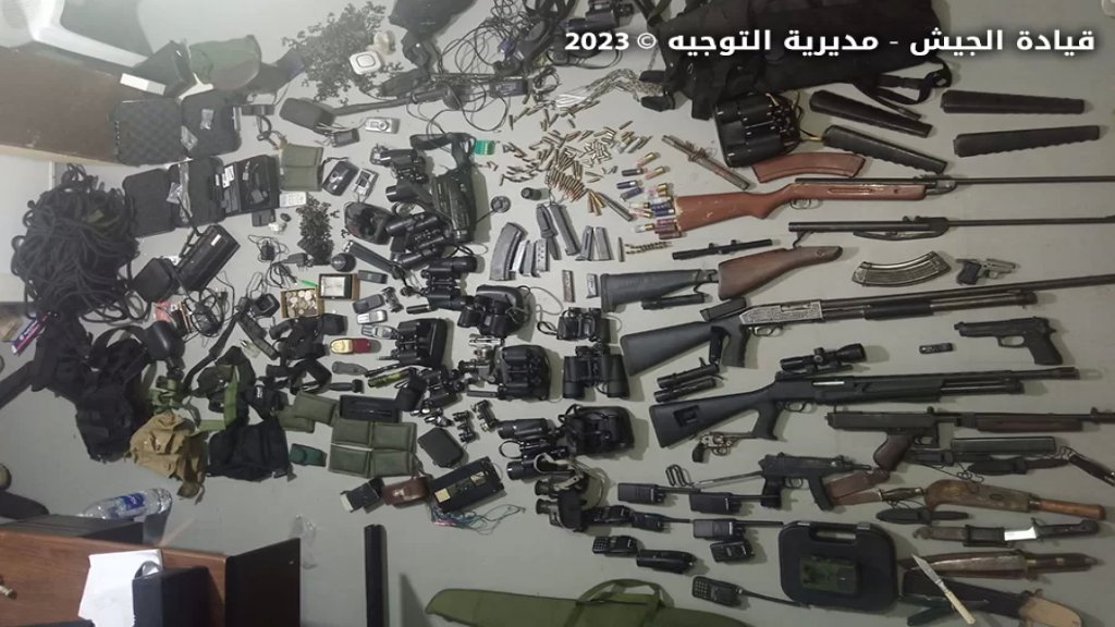الجيش يداهم منزل مطلوبين في بلدة الخرايب- صور: ضبط أسلحة وأعتدة عسكرية وذخيرة