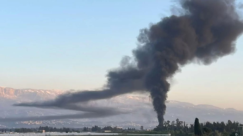 سحب الدخان الأسود تغطّي سهل عكار... إحراق إطارات السيارات لاستخراج النحاس والحديد والألمينيوم ورئيس اتحاد البلديات يستنكر