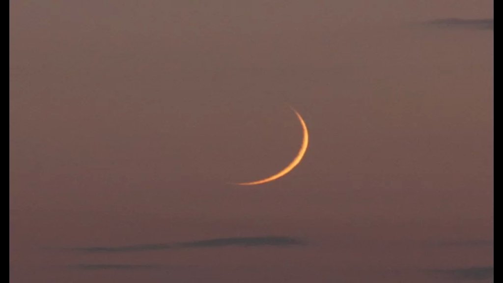مركز الفلك الدولي ينشر بيان وقعه 25 متخصصًا بعلم الفلك من 13 دولة حول رؤية هلال عيد الفطر: رؤيته الخميس غير ممكنة بالعين المجردة