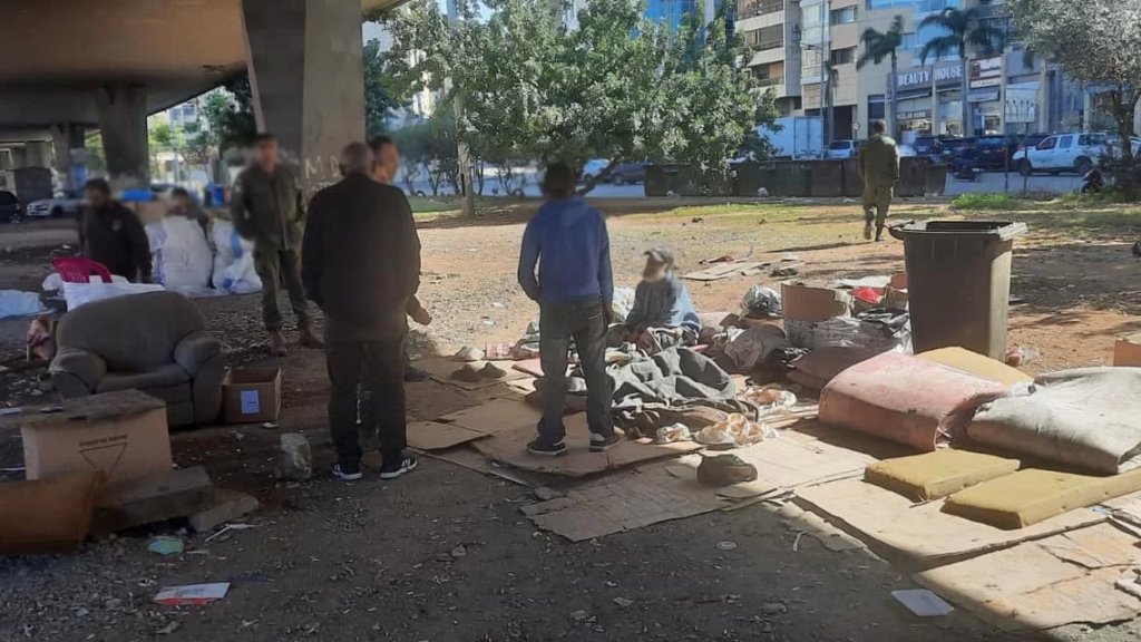 بالصور/ أوكار لتعاطي المخدّرات تحت جسر الكولا! 