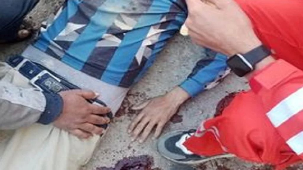 سوري يتعرض لمحاولة نشل على الاوتوستراد في محلة الدورة صباحاً: قاومهم فأطلقوا النار عليه.. وحالته حرجة!