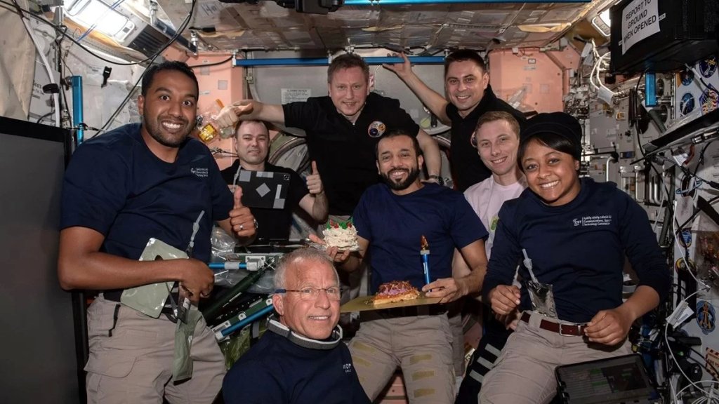 رائد الفضاء الإماراتي سلطان النيادي يحتفل بعيد ميلاده في الفضاء: &quot;الشعور لا يوصف هنا&quot;