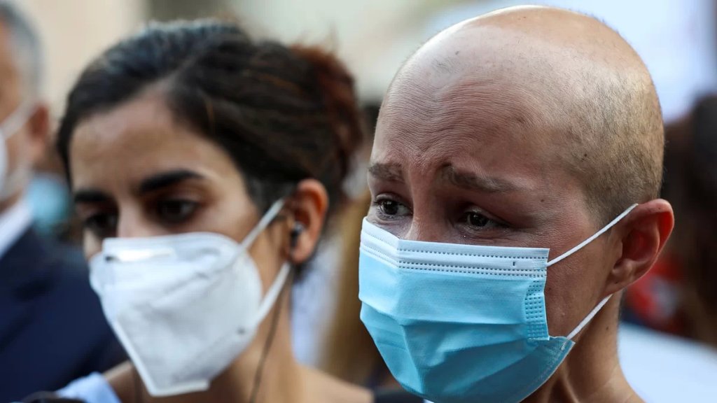 أدوية سرطانية تختفي من الوزارة وتباع في الصيدليات!