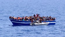 رغم تحذيرات المنظمات الدولية.. خفر السواحل التركي ينقذ 88 مهاجرا أجبرتهم اليونان على العودة!