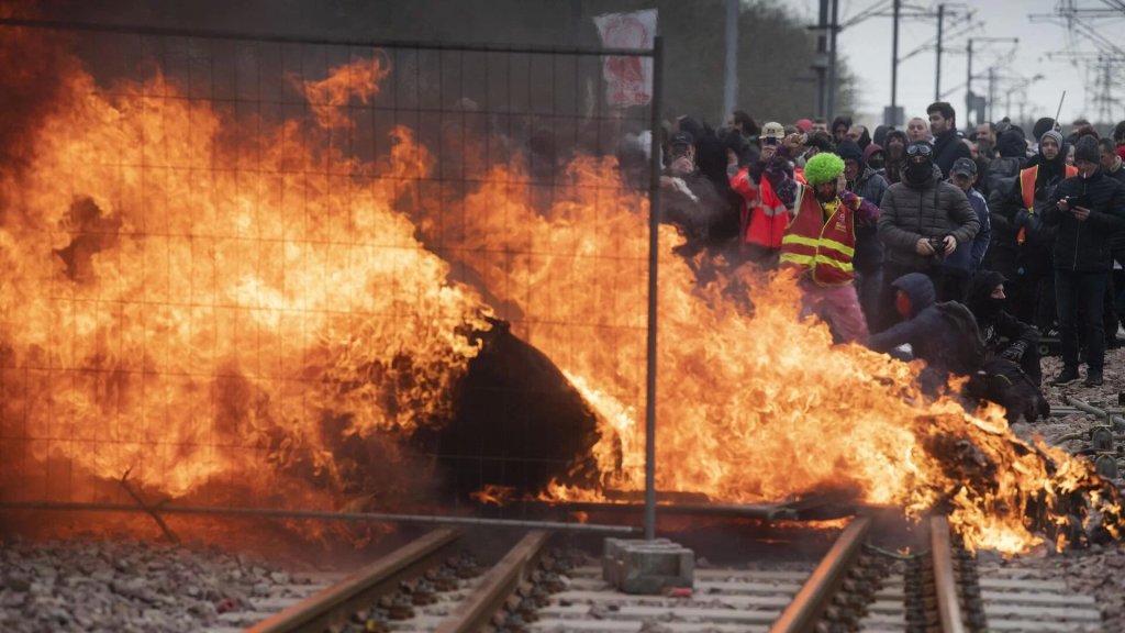 عدوى أعمال الشغب في فرنسا تنتقل إلى سويسرا!