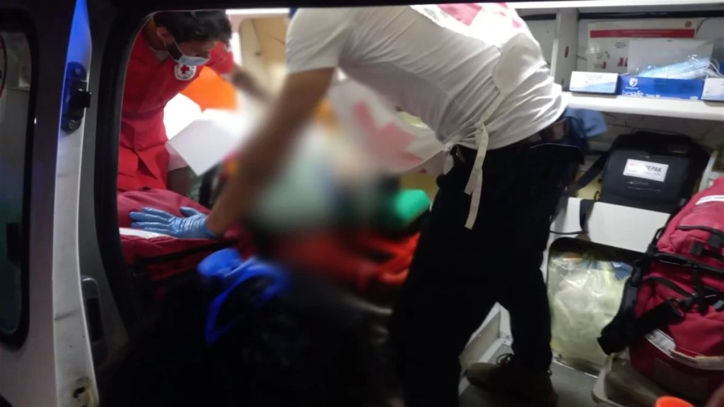 بالصور/ جرحى بحادث سير مروّع عند مفرق المنصوري - جنوب صور