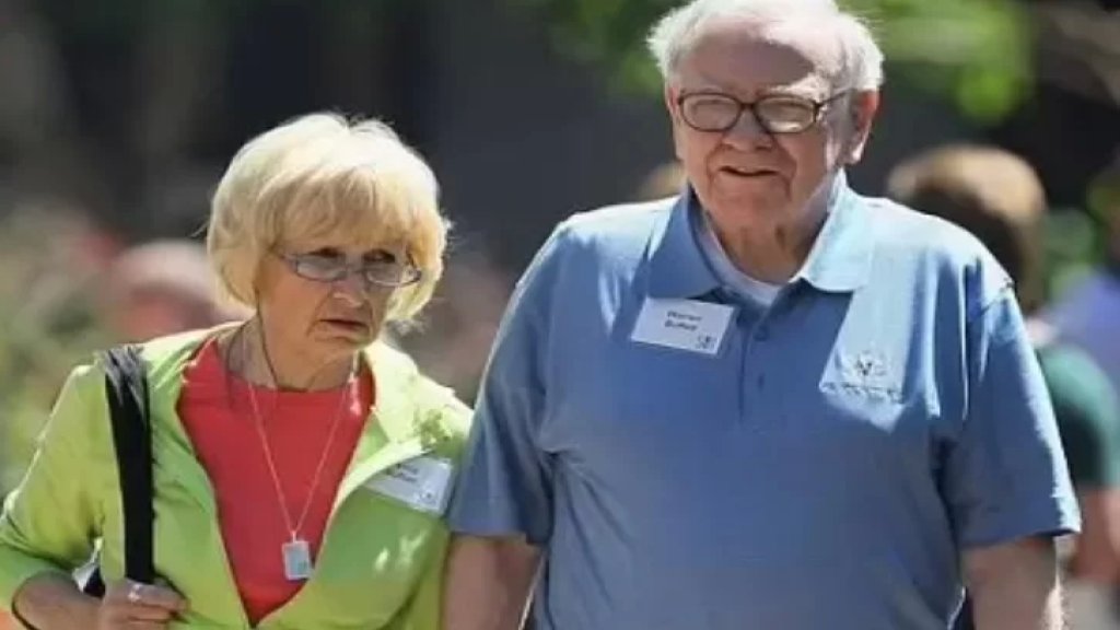 ثروته تبلغ أكثر من 115 مليار دولار... زوجة ملياردير تشتكي: سعر القهوة بـ4 دولارات