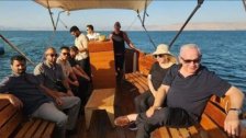 رحلة مع زوجته سارة على متن قارب في طبريا انتهت في غرفة الطوارئ.. تفاصيل تعرض نتنياهو للجفاف إثر الحر الشديد