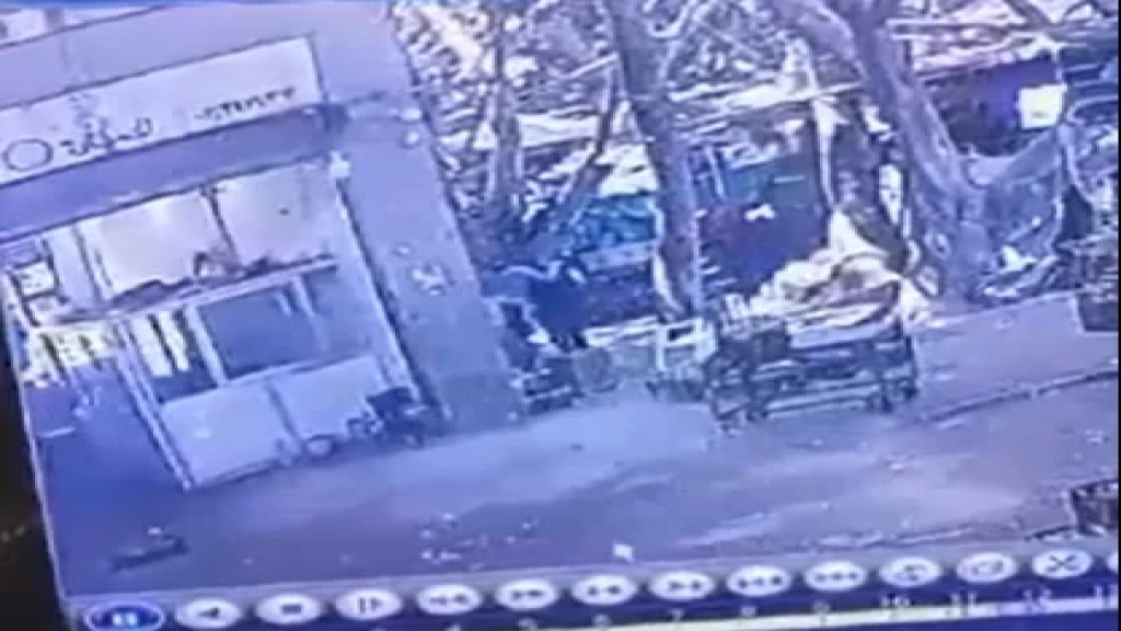 بالفيديو/ لحظة سقوط قذيفة في حسبة صيدا