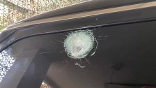 مكتب وزير الدفاع ينشر صورة إصابة سيارته برصاصة