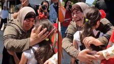 بالفيديو/ فقدت أسرتها قبل 6 أشهر بزلزال تركيا.. لحظة لم شمل طفلة سورية بجدتها !
