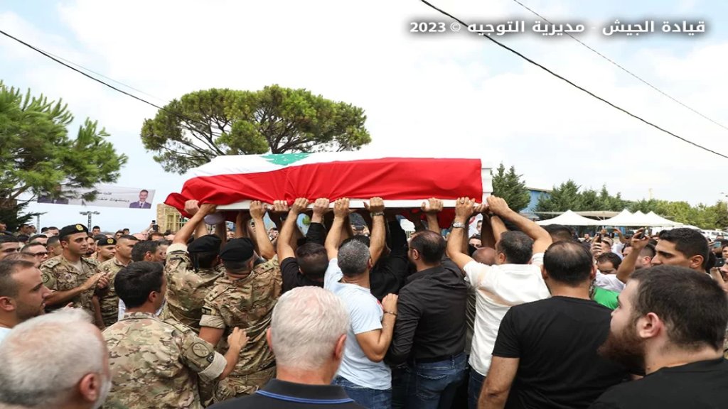 بالصور/ الجيش وأهالي مدينة الشويفات في عاليه شيّعوا الملازم أول الطيار الشـ__ـهيد ريشار صعب 