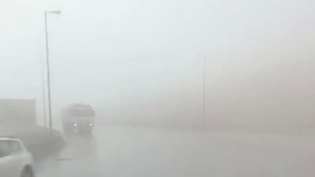 بالفيديو/ من ضهر البيدر.. أمطار وضباب كثيف!