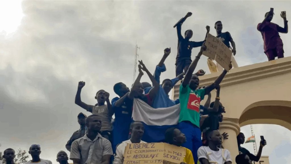 خوفا من عدوى الإنقلابات.. إقالات وتعيينات "بالجملة" في العديد من الدول الأفريقية!