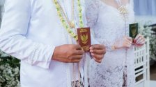في اندونيسيا... هرب العريس فتزوجت والده!
