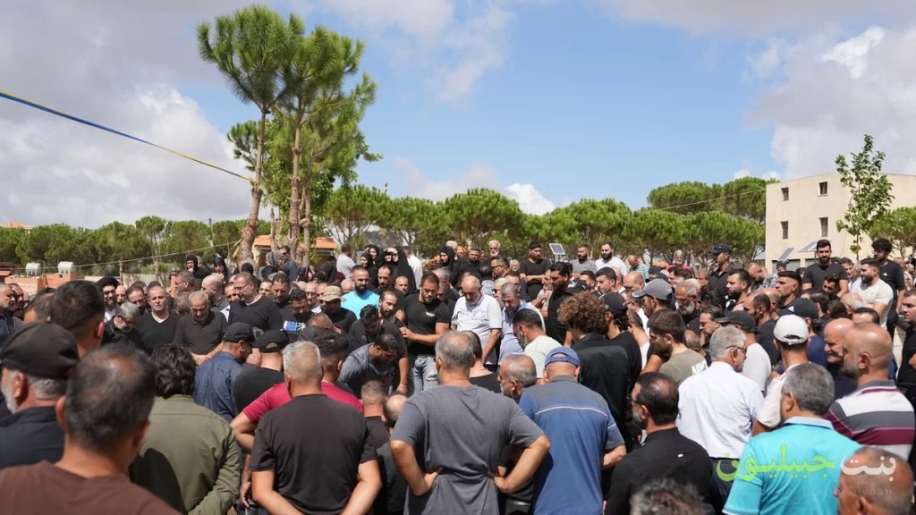 بالصور والفيديو/ بنت جبيل احتشدت لوداع ابنها المأسوف على شبابه الحاج طلال صبحي شرارة.. حزن وغصة وألم على من أبكر الرحيل