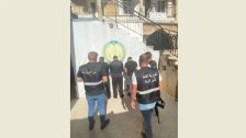  أمن الدّولة في النبطيّة أوقفت 5 سوريّين يهربون الأشخاص من سوريا إلى لبنان وبالعكس عبر جرود وادي خالد وصولاً إلى محلّة الكولا ومن ثمّ ينقلوهم إلى النبطيّة مقابل مبالغ ماليّة!