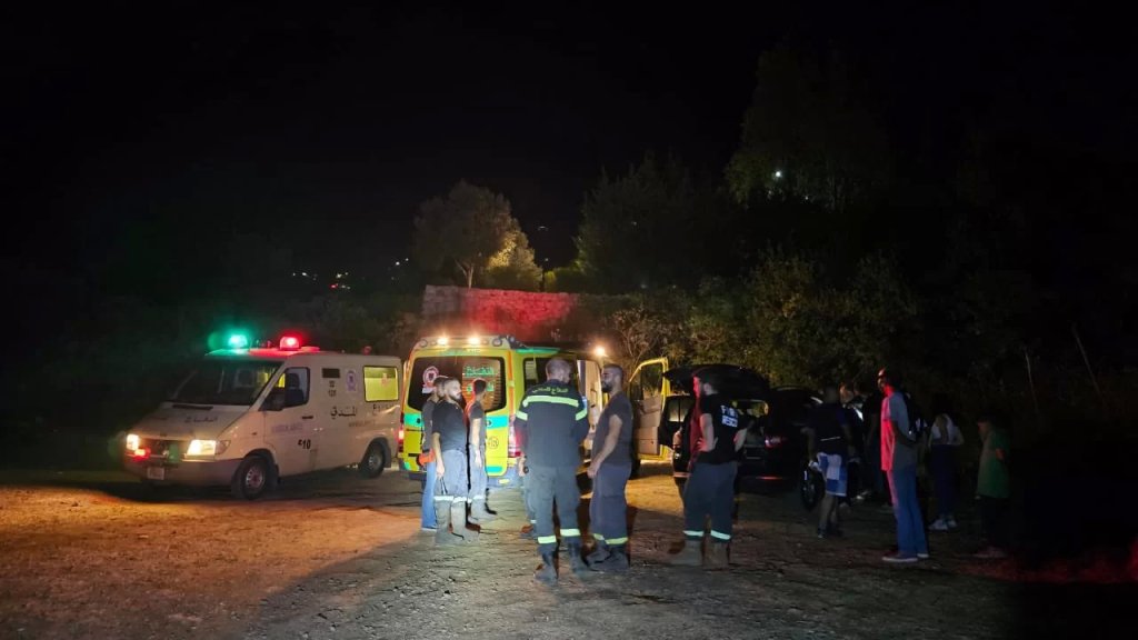 بالصور/ الدفاع المدني ينقذ مواطنَ جراء سقوطه في شلال وادي يحشوش