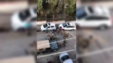 بالفيديو/ قوة من الجيش توقف مسؤولًا أمنيًا متقاعدًا بعد تهديده عائلة في صيدا بقوة السلاح 