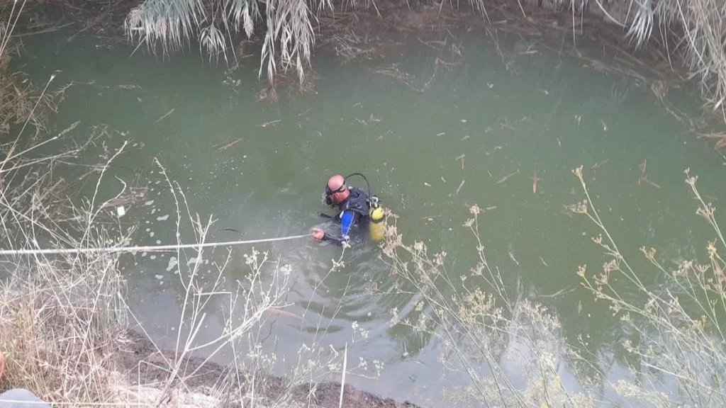 بالصور/ الدفاع المدني ينتشل جثة مراهق سوري (13 عاماً) من داخل بحيرة ضمن مخيم للنازحين السوريين في سعدنايل..عُثر عليها على عمق 8 أمتار