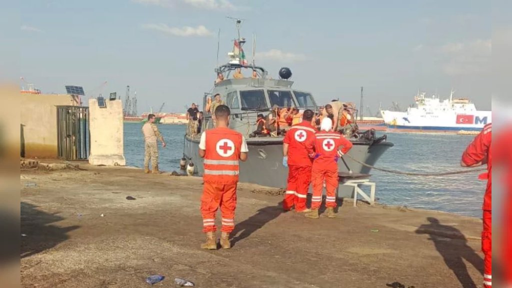 الجيش أنقذ ما يقارب 120 شخصًا بين لبنانيين وسوريين بعد غرق مركبهم مقابل شاطئ طرابلس