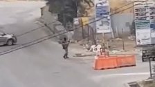بالفيديو/  مسلح يطلق النار عند طريق صيدا القديمة باتجاه كفرشيما!