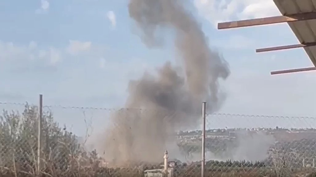 بالفيديو/ الطيران الحربي الإسرائيلي أغار على احد المنازل الخالية في بلدة الضهيرة 