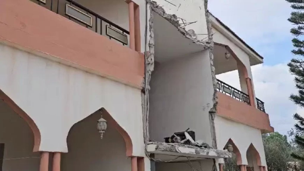 بالفيديو/ الاعتداءات الاسرائيلية في الجنوب: جرح ثلاثة اشخاص في بلدة مروحين واضرار كبيرة في الممتلكات والحقول الزراعية