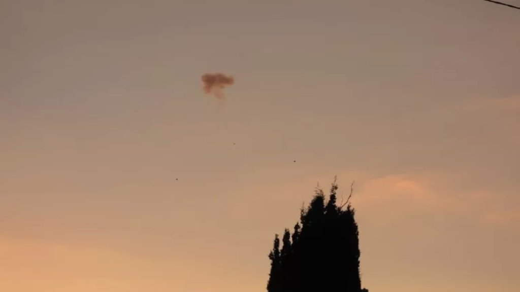 بالفيديو/ لا صواريخ على مستعمرة "المطلة": دوي صفارات الإنذار وإنفجار 3 صواريخ باتريوت فوق سهل الخيام