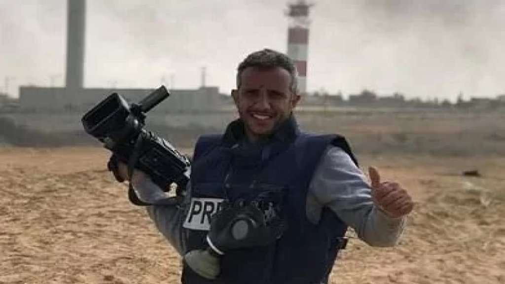 ارتـقـاء مصور قناة الأقصى خليل ابو عاذرة بعد استهدافه مع شقيقه شمال رفح