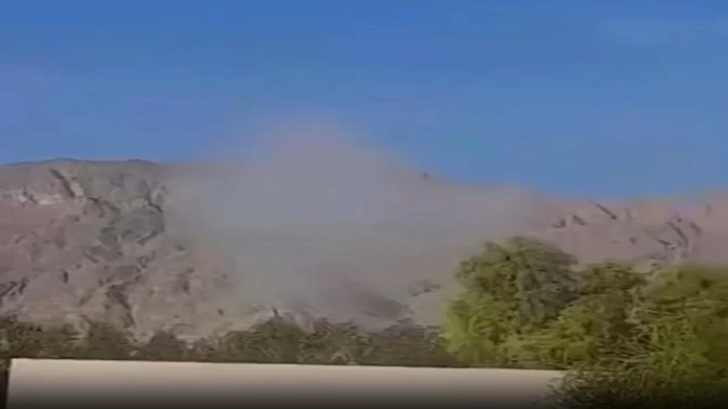 لحظة سقوط مقذوف في مدينة نويبع المصرية 