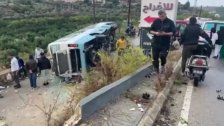 بالفيديو/ جرحى في تدهور باص لنقل الطلاب على طريق باتوليه