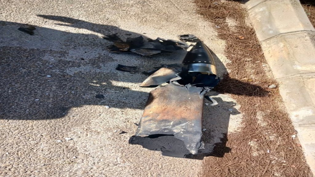 صورة للصاروخ الذي سقط في أطراف بلدة رشاف ولم يصب هدفاً