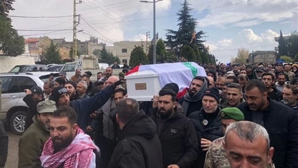 بالحزن والغضب.. شمسطار وقرى غربي بعلبك ودّعت ابنها شهـ..ـيد الجيش اللبناني عبد الكريم مفداد