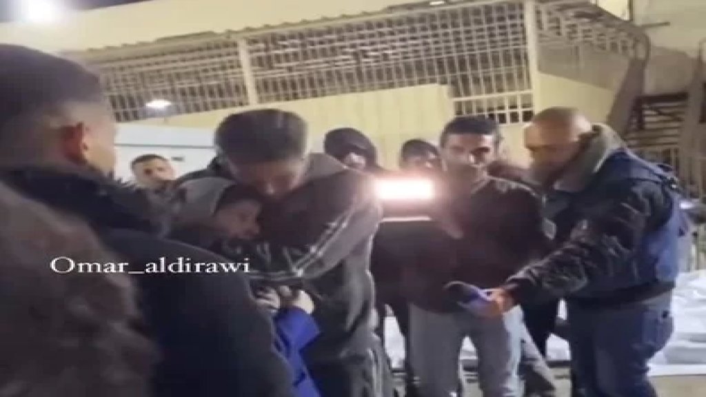 بالفيديو/ ليلة ميلاد "دمـ.ويّة" شهدتها غزّة...مجز. رة في مخيّم المغازي:  "بابا وين ماما؟"