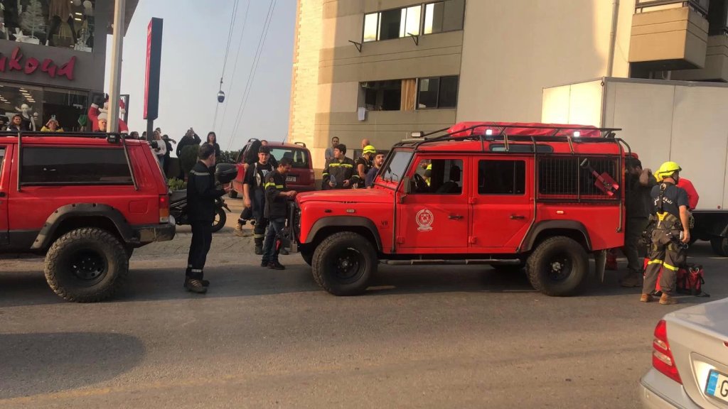 بالصور/ سبع ساعات من العمل المتواصل ساهمت في إنقاذ ٤٠ مواطناً محتجزين داخل مقصورات التلفريك